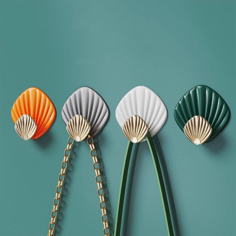 4pcs Creative Shell Shape Wall Hanging Hook Punch-free Strong Adhesive Hook Bathroom Kitchen Wall-mounted Seamless Sticky Hook  Shell Hook Non-Punching Strong Adhesive Adhesive Hook Bearing Door Behind Wall Bathroom Kitchen Key Holder