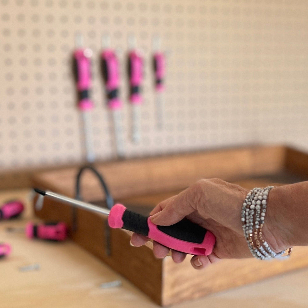 Apollo Tools 8 Pink Essential Screwdriver Set DT5018P