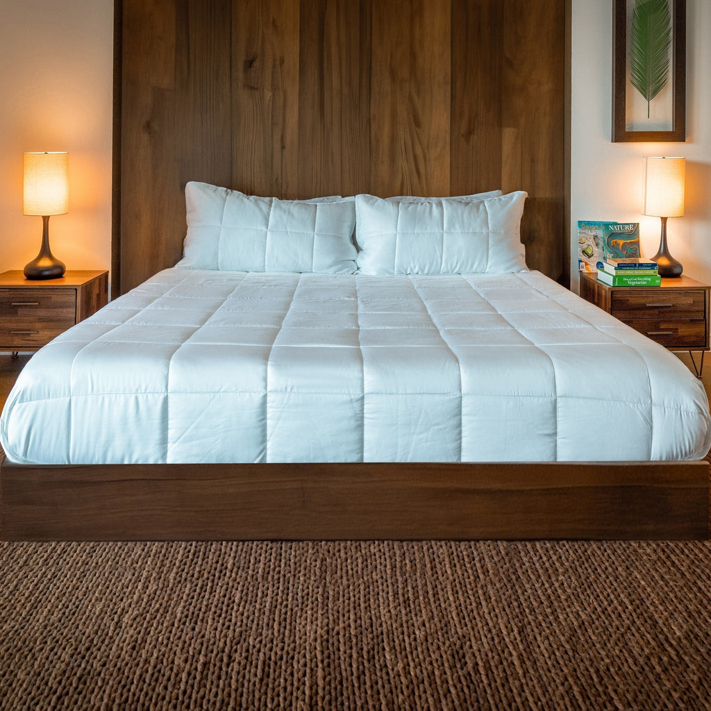 Cooling Comforter Set – Temperature-Regulating Eucalyptus Silk Comforter & Pillow Shams